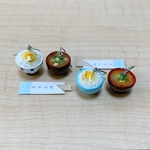 山盛り卵かけご飯とお味噌汁のピアス