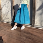 トルコブルーのスカート