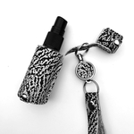 ☆新作☆【本革】（ゾウ柄型押し） 30ml or 50ml携帯用スプレーボトル　/　除菌・消毒液スプレーボトルホルダー /　消毒液ホルダー /スプレーホルダー