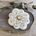 ビーズ刺繍のブローチ（lace/クリスタル）