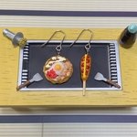 屋台の満腹セットのピアス