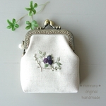 花の刺繍 がま口ポーチ ベリー(スクエア)   コットンパール付き♪       