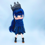 濃紺のコクーンワンピースとレースクラウンヘッドアクセのセット