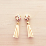 ホワイトタッセルピアス