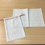 【給食2点セット】ピンク 水色 いちご柄 イチゴ 苺 🍓 小学校 机サイズ  ランチョンマット 巾着 ６０×４０ 給食セット 小学校  女の子