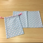 【給食2点セット】 水色 ストライプ ピンク 花柄 🌸 小学校 机サイズ w60×40cm ランチョンマット 巾着 ６０×４０ 給食セット 小学校  女の子