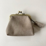 送料込み　レザーがま口財布　タッセル付き　内張リバティスリーピングローズ