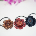 花のレザー　ヘアーゴム（赤）