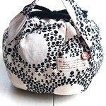 『Colon●巾着bag 』(大)■北欧テイスト／お花畑circle(キナリ×ブラック) 