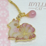 桜舞う🌸蓄光桜色キツネ根付けストラップ
