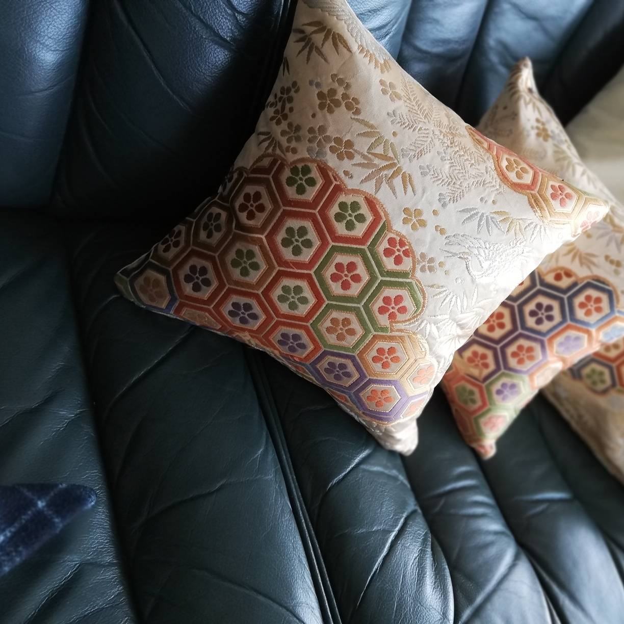 2745豪華刺繍！袋帯リメイク　正絹長クッションカバー　クリスマス❗️お正月❗️3枚 2745豪華刺繍！袋帯リメイク 正絹長クッションカバー クリスマス