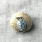かわいいペンギンの刺繍ブローチ