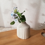 陶器の小さな一輪挿し（白）