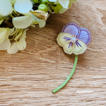.｡.:*･ ✽ビオラ刺繍のブローチ✽ ✽*.｡.: