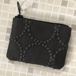 tambourine チャコール メンズライクなミニポーチ　コインケース　ミナペルホネンの刺繍生地