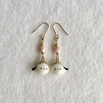 SALE♡シマエナガとピンクのゆらゆらピアス・イヤリング（鳥、インコ、白黒）
