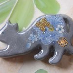 ◇475　『sola10miyako様ご売約品』ロシアンブルー🐈伸び猫のブローチ