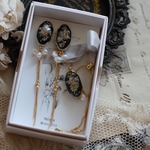 1/25 22:00販売〈イヤリング〉black fluer*plus2点set