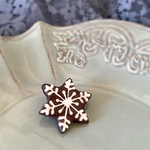 雪の結晶☆アイシングクッキー　ブローチ　b