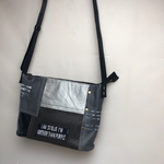 オールレザーのつぎはぎショルダーバッグ モノトーン系