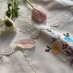 ナチュラル♡アンティークお花刺繍のホワイトクロス