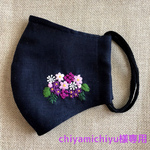 chiyamichiyu様専用　　刺繍マスク　ピンクと紫の花のブーケ　薄手濃紺リネンとダブルガーゼ　痛くならない柔らかな耳ゴム使用　ノーズワイヤー入り