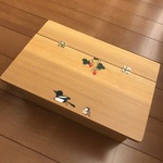 再販　使い捨てマスクの収納箱　木製　カチガラスと雀