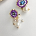 アネモネ✳︎刺繍ピアス✳︎アシンメトリーパープル