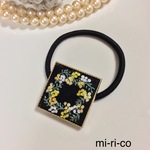 ミモザの花刺繍 台座付き ヘアゴム