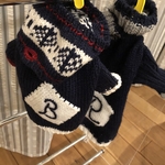 イニシャル入りネックウォーマー&セーター