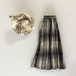 sayaka様専用ページ　他のお客様はお求めになれません。ばーびーサイズハンドメイド洋服＊モノトーン格子柄のスカート