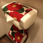 椿のトイレットペーパーホルダー