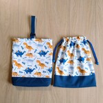 【nanako88tokiさま専用】体操服袋(巾着)＆シューズケース / ぼくの恐竜(ブルー×グレー)