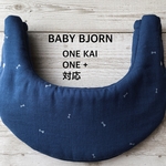 使い勝手が良い！ベビービョルン用よだれカバー（リボン柄　アッシュ）