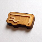 龍体文字「け」17mm☓32mmウッドパーツ　ヒノキ