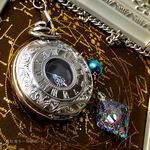 【再販】月の涙を集めて。　懐中時計version オルゴナイト　フローライト　8面体　宇宙レジン