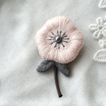 ふんわりお花の刺繍ブローチ［さくら］