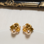 ゴールドの薔薇とビジューのピアス