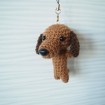 編みぐるみ犬ストラップ:ミニチュアダックス(レッド)