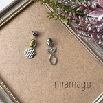 カットビジューのアシンメトリーピアス