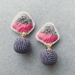 neon pink×gray刺繍ピアス