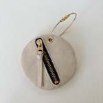 送料込み　●●キーホルダー　レザーポーチベージュ