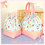 ♡お弁当袋&コップ袋♡ポップなスイーツプリント♥︎°°°cute〔2点セット〕持ち手付きお弁当袋🍩🍰🍭✨