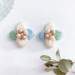 春先取りのお花の刺繍ピアス　イヤリング