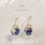 flower bouquet royal blue〜霞草〜樹脂ピアス