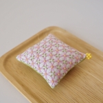 刺し子ピンクッション（羊毛100・あじさい刺し・「雛祭り」）