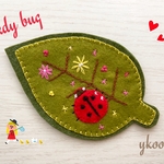 北欧柄　リーフ型フェルト刺繍コースター（てんとう虫とお花付き）