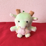 手のひらドラゴンのぬいぐるみ