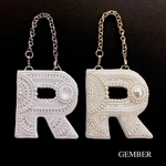 イニシャル　バッグチャーム　R