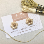 【ビーズ刺繍】【一点モノ】つぶつぶ（グレージュ）::ビーズ:刺繍:ビーズ刺繍:イヤリング:ピアス:樹脂イヤリング:樹脂ピアス:パール:天然石::
